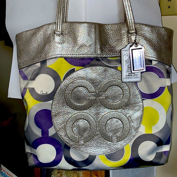 Coach 1941 in demand for the Perry Lilac Julia Op Art Sateen Tote - Picture 1 of 8